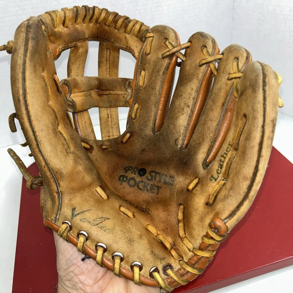 Vintage Ted Williams Leather Baseball Glove 16158‎ Sears Roebuck and Co RHT